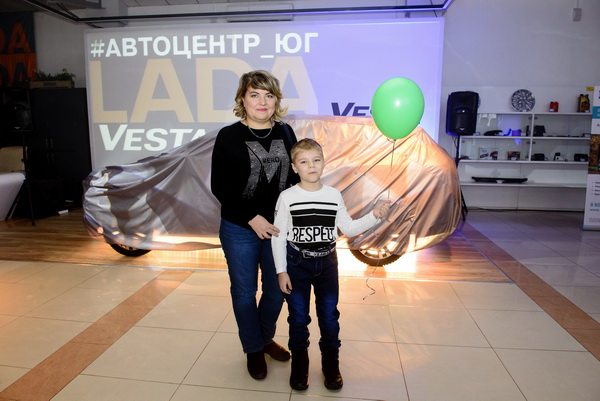 В «Автоцентре ЮГ» барнаульцам презентовали новый автомобиль–гордость «АВТОВАЗа»