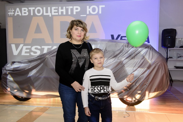 В «Автоцентре ЮГ» барнаульцам презентовали новый автомобиль–гордость «АВТОВАЗа»