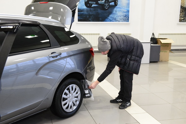 В «Автоцентре ЮГ» барнаульцам презентовали новый автомобиль–гордость «АВТОВАЗа»