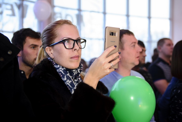 В «Автоцентре ЮГ» барнаульцам презентовали новый автомобиль–гордость «АВТОВАЗа»