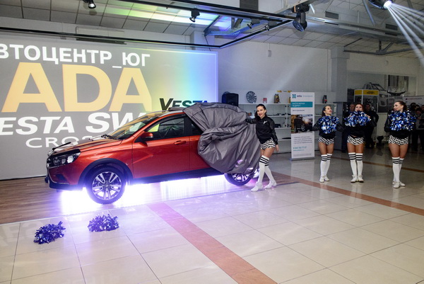 В «Автоцентре ЮГ» барнаульцам презентовали новый автомобиль–гордость «АВТОВАЗа»