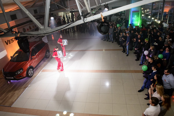 В «Автоцентре ЮГ» барнаульцам презентовали новый автомобиль–гордость «АВТОВАЗа»