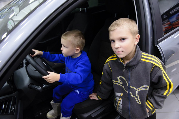 В «Автоцентре ЮГ» барнаульцам презентовали новый автомобиль–гордость «АВТОВАЗа»