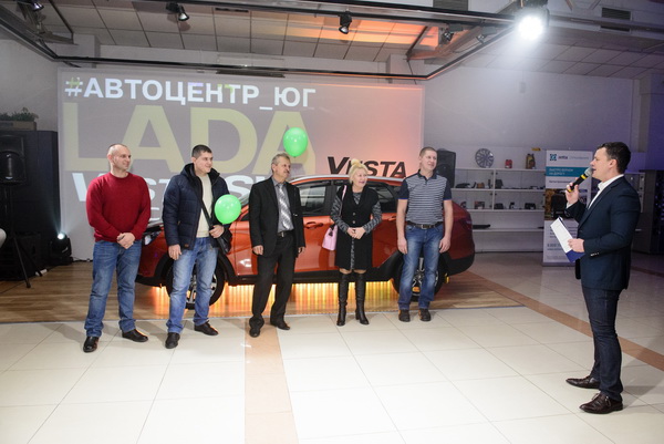 В «Автоцентре ЮГ» барнаульцам презентовали новый автомобиль–гордость «АВТОВАЗа»