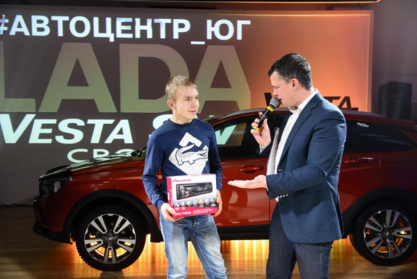 В «Автоцентре ЮГ» барнаульцам презентовали новый автомобиль–гордость «АВТОВАЗа»