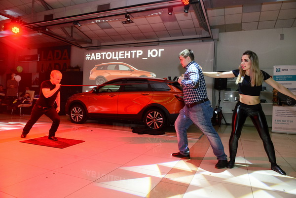 В «Автоцентре ЮГ» барнаульцам презентовали новый автомобиль–гордость «АВТОВАЗа»