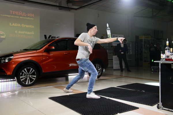 В «Автоцентре ЮГ» барнаульцам презентовали новый автомобиль–гордость «АВТОВАЗа»