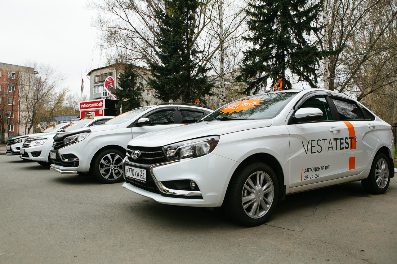Друзья, в парке ''Лесная сказка'' 9 мая проходил парад автомобилей LADA