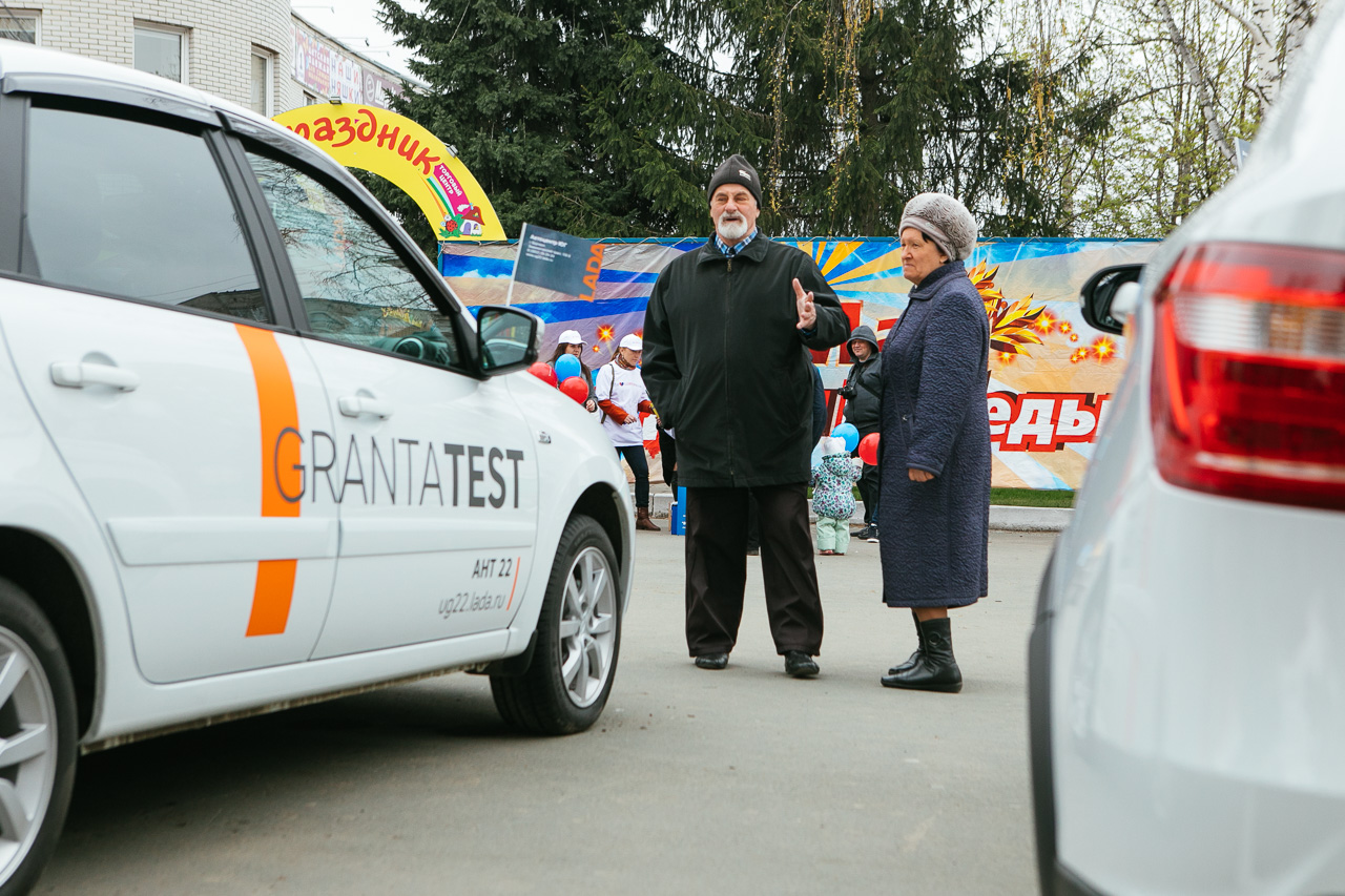 Друзья, в парке ''Лесная сказка'' 9 мая проходил парад автомобилей LADA