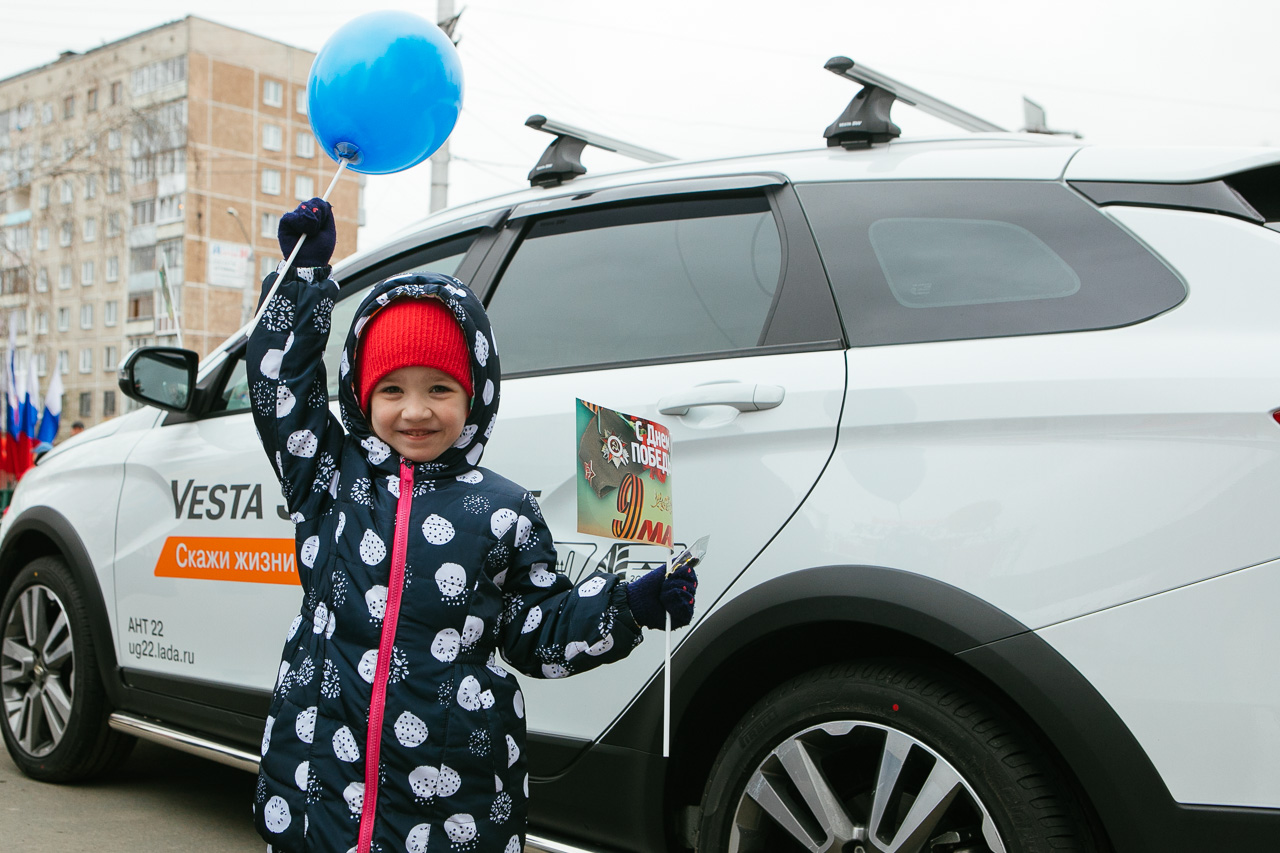 Друзья, в парке ''Лесная сказка'' 9 мая проходил парад автомобилей LADA