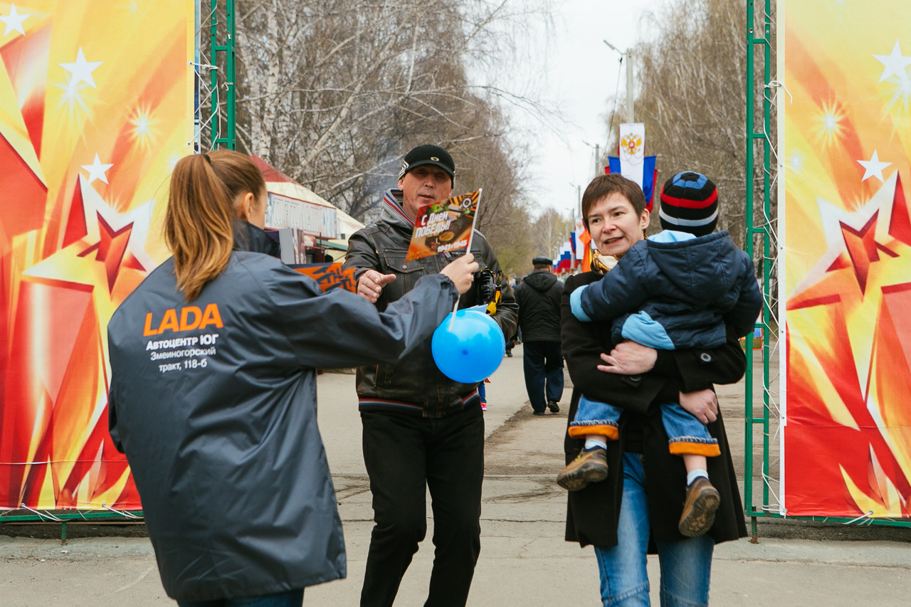 Друзья, в парке ''Лесная сказка'' 9 мая проходил парад автомобилей LADA