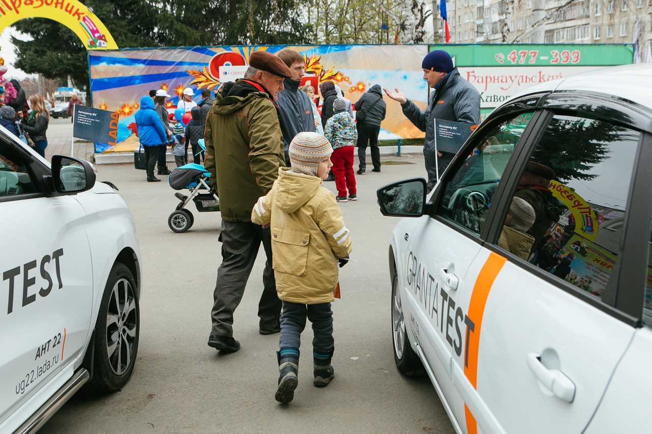 Друзья, в парке ''Лесная сказка'' 9 мая проходил парад автомобилей LADA
