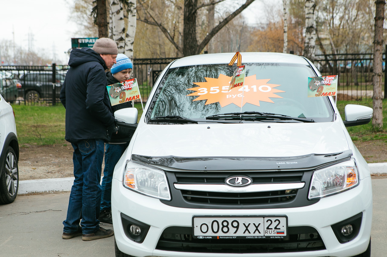 Друзья, в парке ''Лесная сказка'' 9 мая проходил парад автомобилей LADA