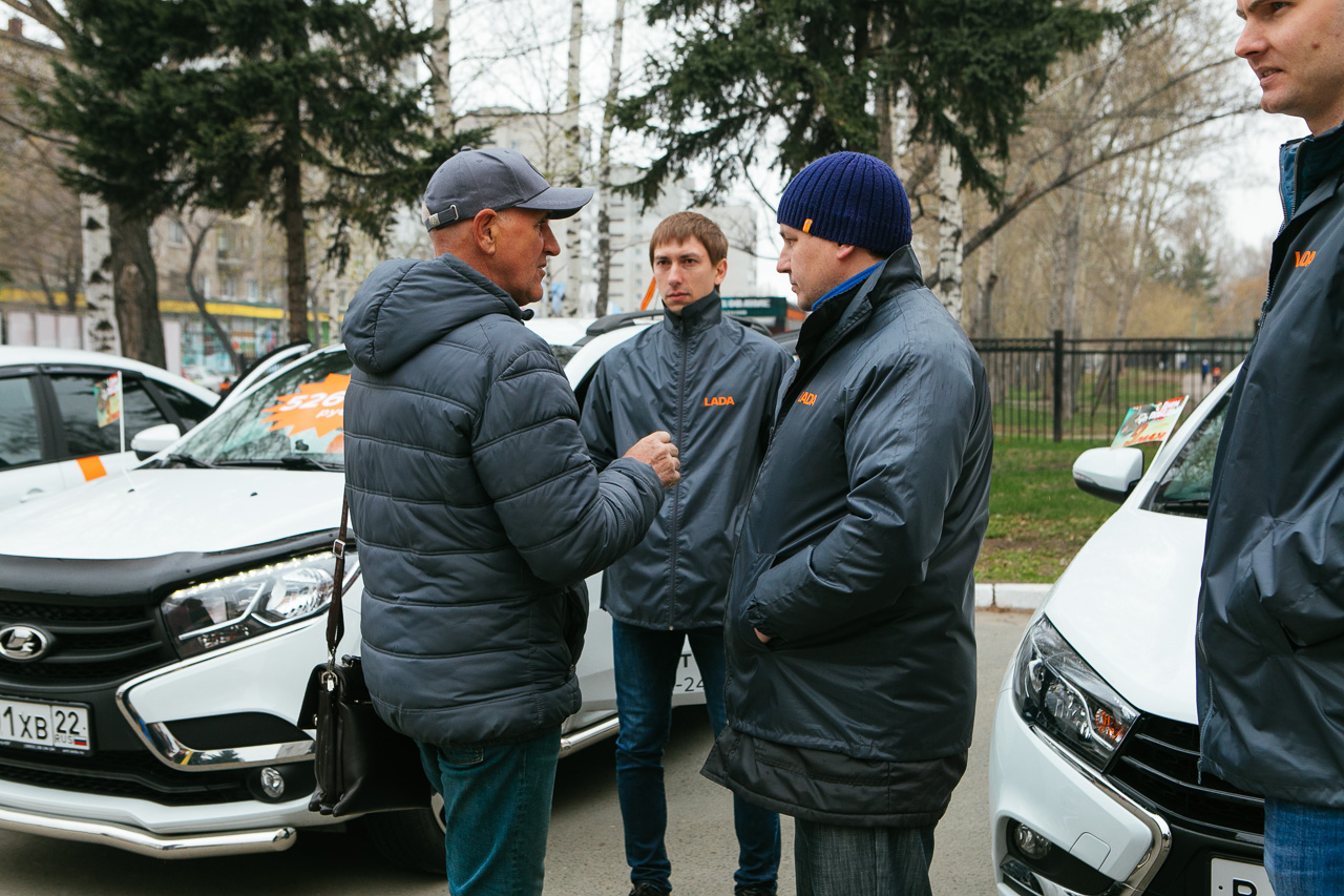 Друзья, в парке ''Лесная сказка'' 9 мая проходил парад автомобилей LADA