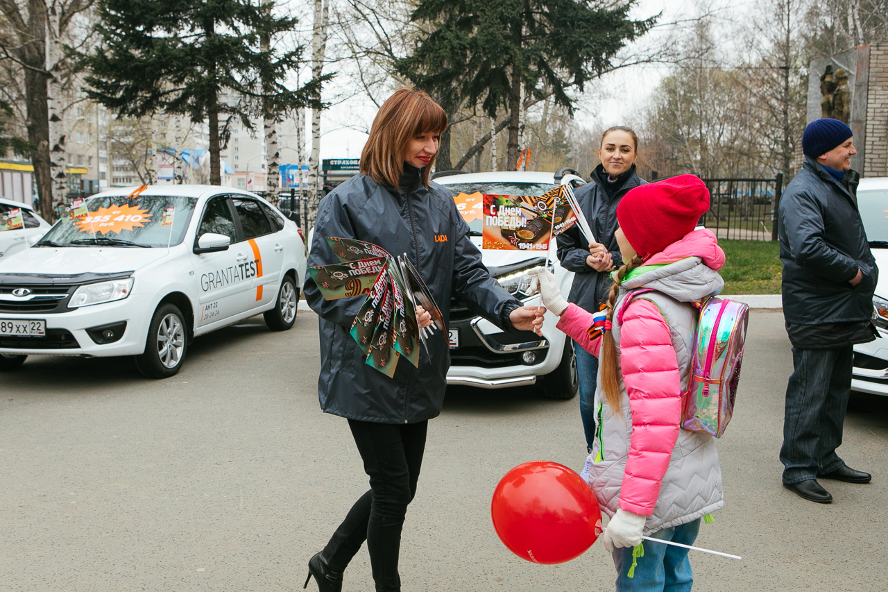 Друзья, в парке ''Лесная сказка'' 9 мая проходил парад автомобилей LADA