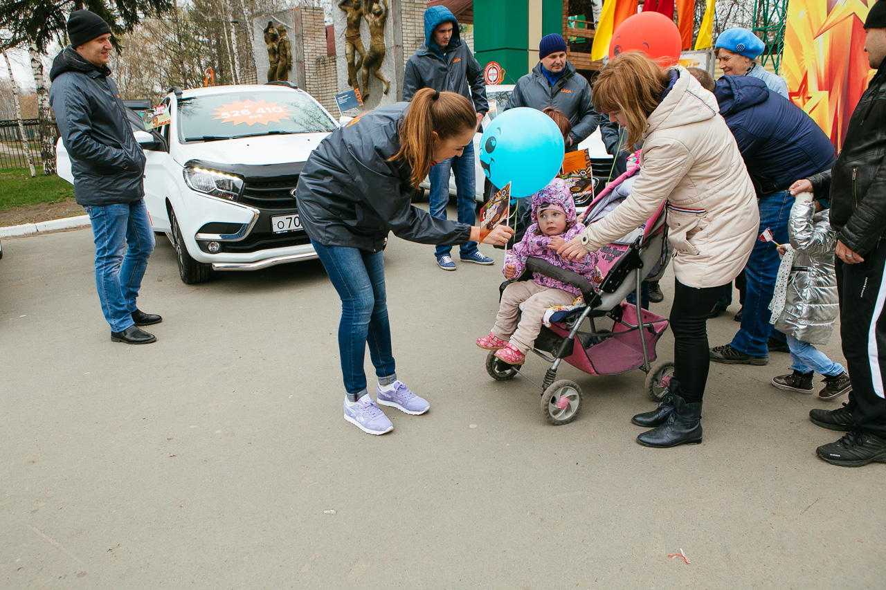 Друзья, в парке ''Лесная сказка'' 9 мая проходил парад автомобилей LADA