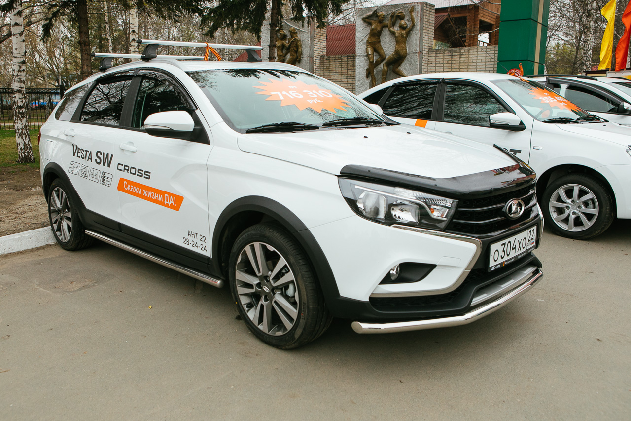 Друзья, в парке ''Лесная сказка'' 9 мая проходил парад автомобилей LADA