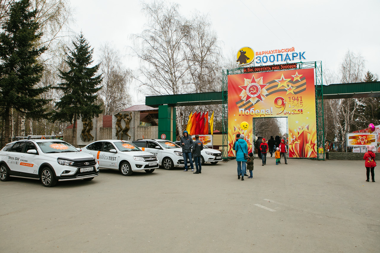 Друзья, в парке ''Лесная сказка'' 9 мая проходил парад автомобилей LADA