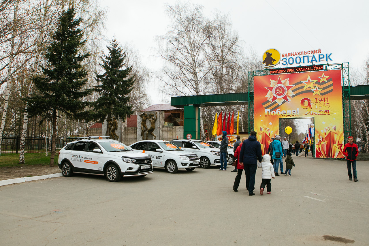 Друзья, в парке ''Лесная сказка'' 9 мая проходил парад автомобилей LADA