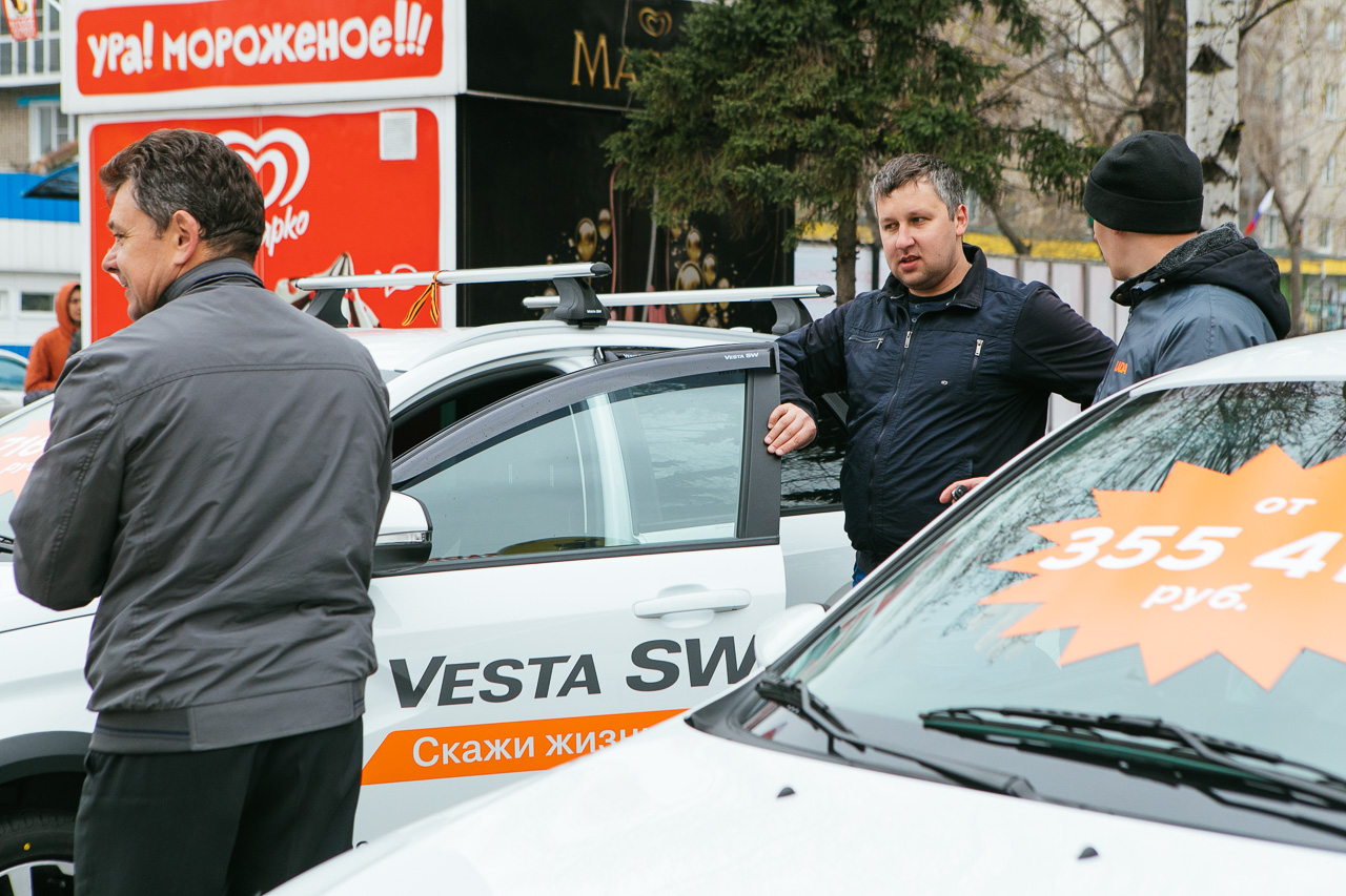 Друзья, в парке ''Лесная сказка'' 9 мая проходил парад автомобилей LADA